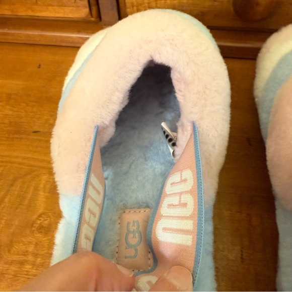 UGG  Fluffy  Slippers Yeah Slide pink, blue white stripe sandals berrylicious - Picture 7 of 10
